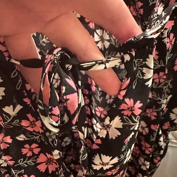 EUC 3 for $20 ANN TAYLOR FLORAL TIE TOP SZ LARGE - Picture 3 of 6